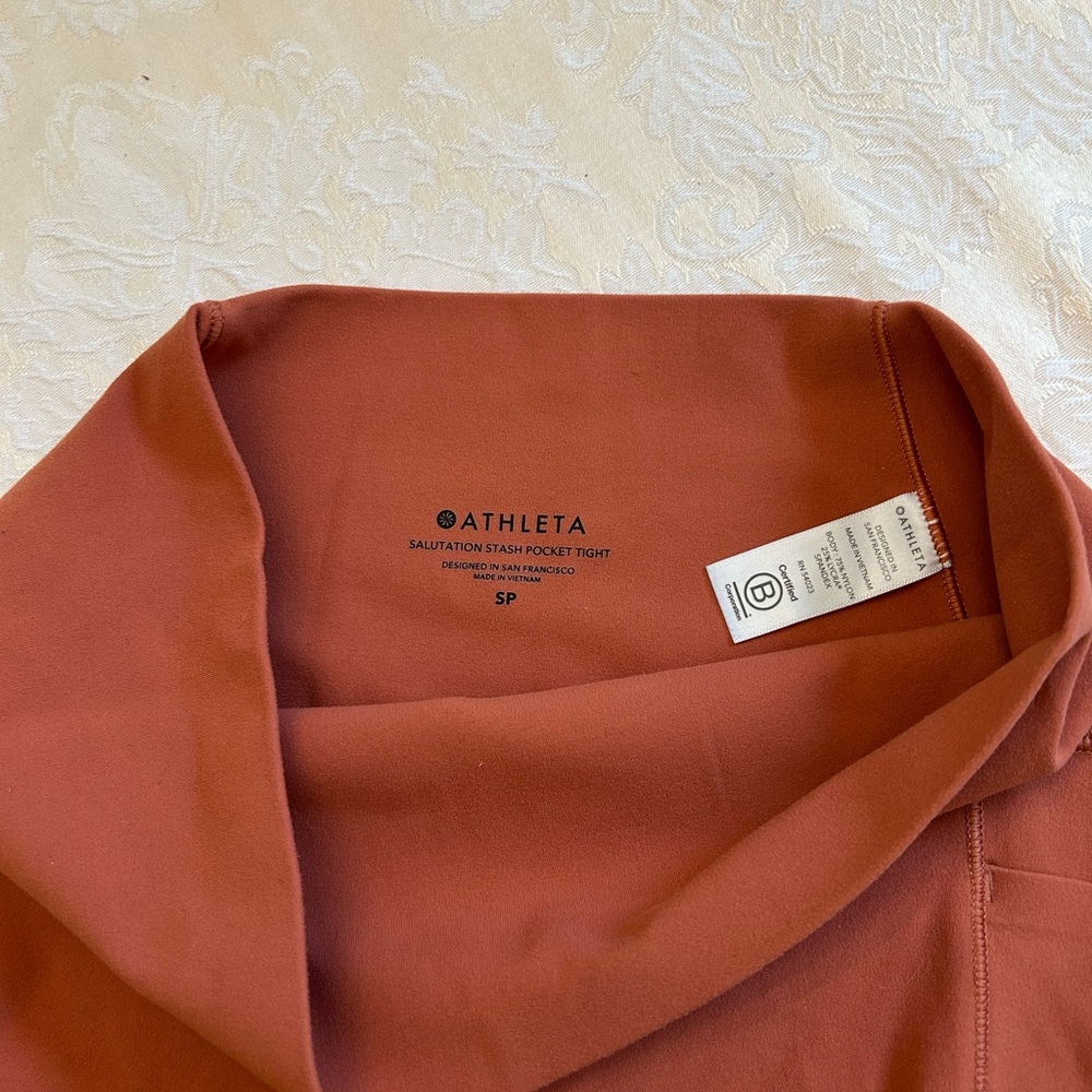 Athleta Etruscan Red  Leggings and Etruscan Red Purana wrap - Picture 5 of 10